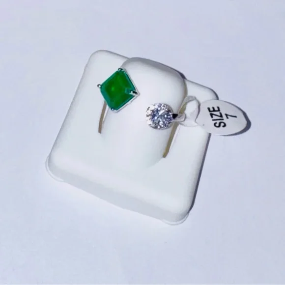 14k White Gold Vermeil Swarovski Crystal w/ Green Stone Custom made ring, Gift - Picture 4 of 6